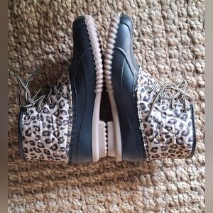 Magellan Outdoors Women's Cheetah Duck Boots Shoes Size 8B Hiking Winter Camp 61